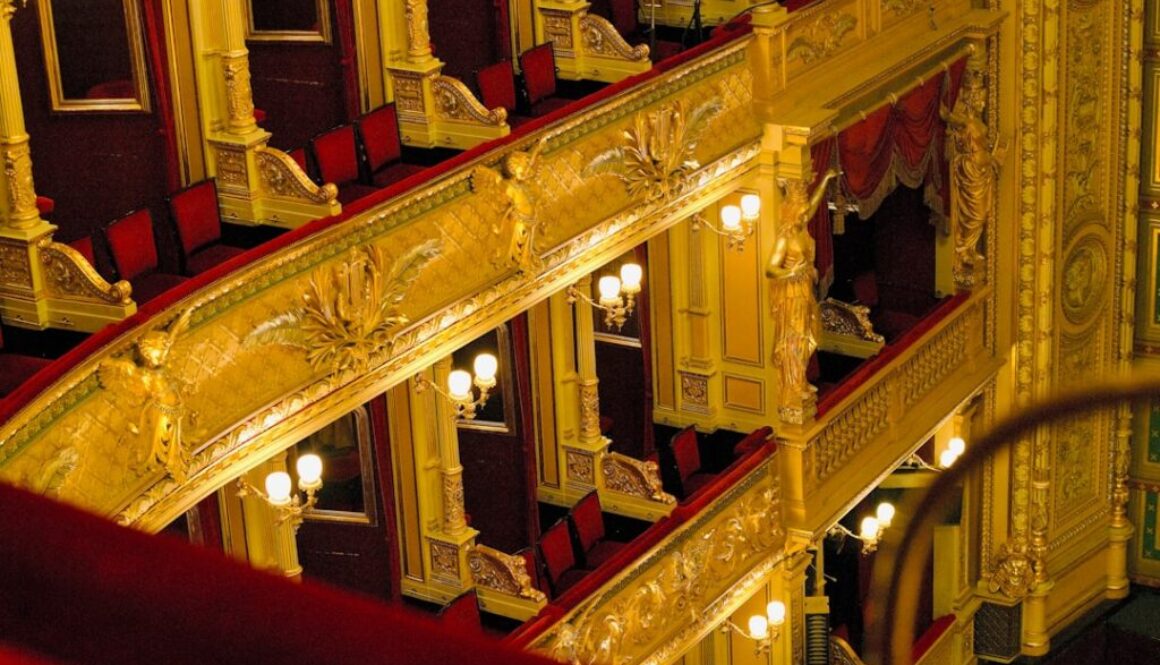 Różnice głosów w operze: mezzosopran, sopran, tenor, baryton